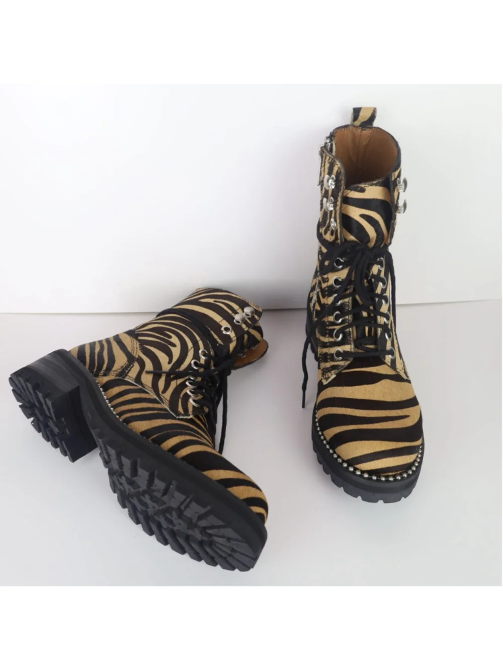 Aqua Women’s Tiger Print Jax Studded Hiker Combat Boots Lace Up Round Toe 5.5 - Picture 10 of 16